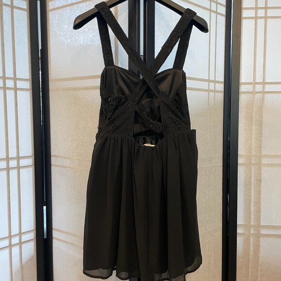 Tobi Cross Back Black Dress - Picture 3 of 8